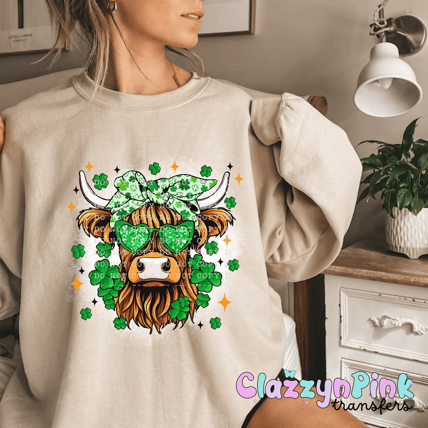 Green Clover Highland Cow (DTF)