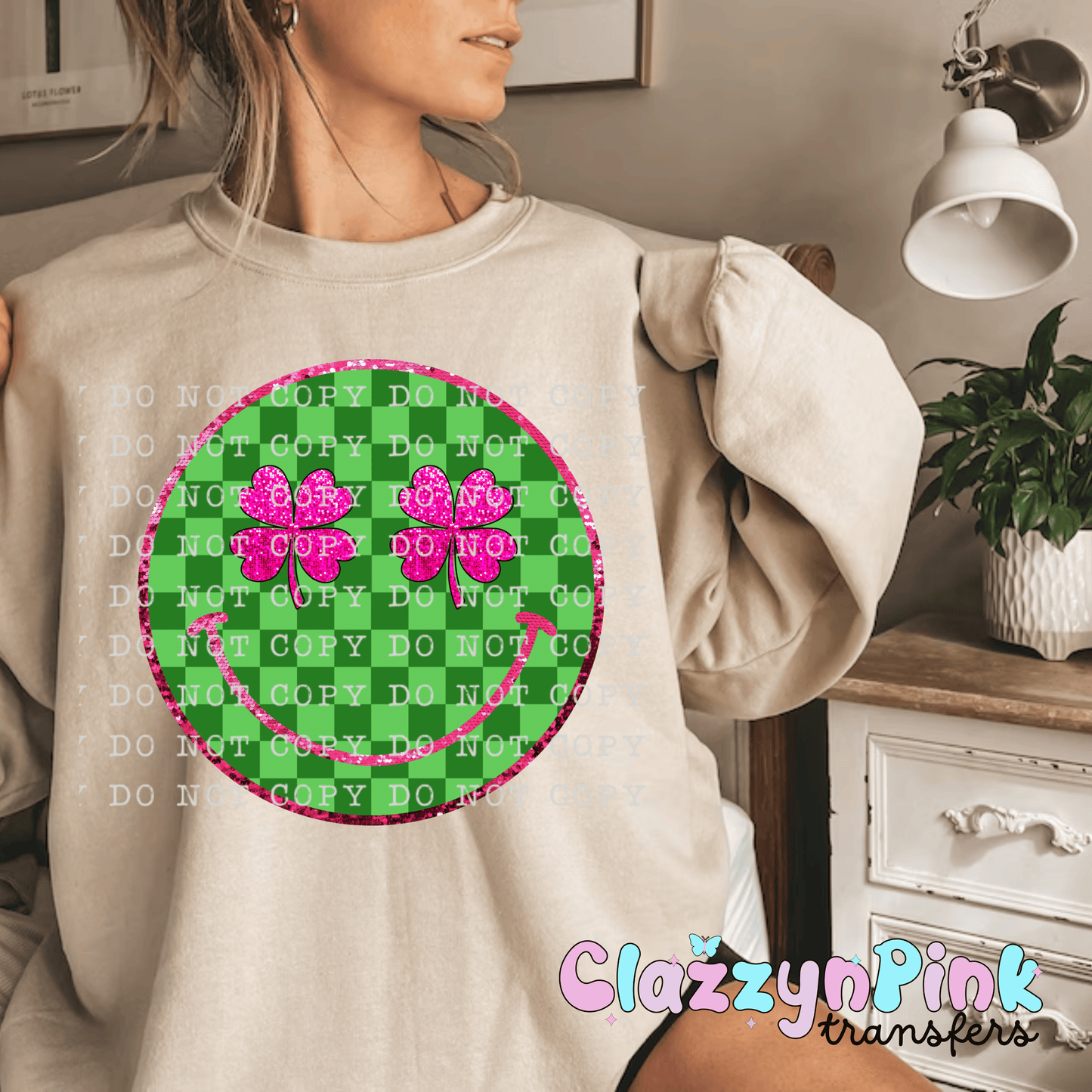 Smiley face pink clovers (DTF)