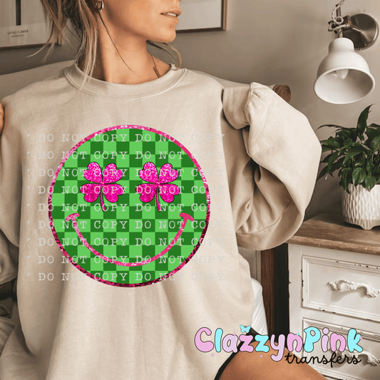 Smiley face pink clovers (DTF)